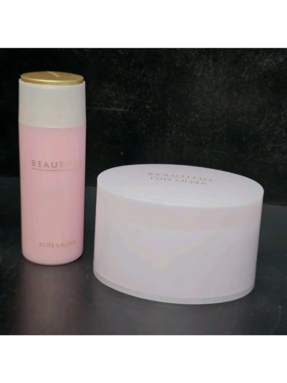 2 Estee Lauder Beautiful body Dusting powder
